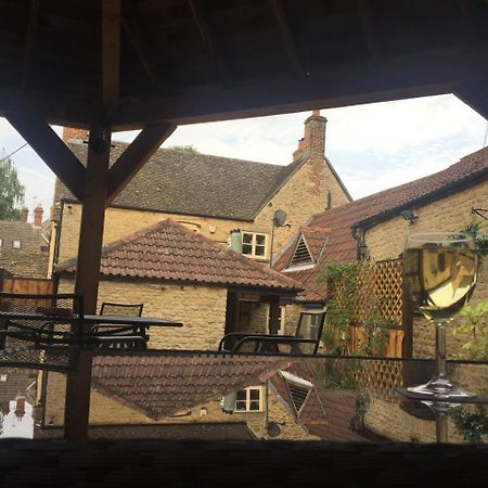The Radnor Arms Hotel Malmesbury Exterior photo
